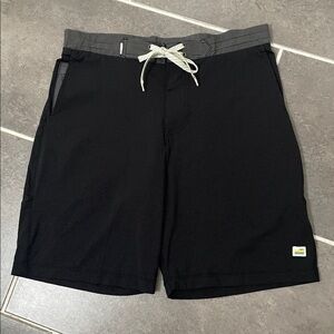 Vuori Evolution 8” Shorts size 30
